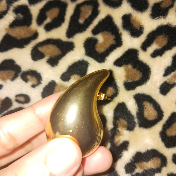 Women Gold raindrop fashion large earrings - Picture 6 of 7